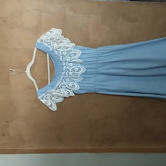 IRIS off the shoulder👗👗👗👗 - Picture 2 of 5